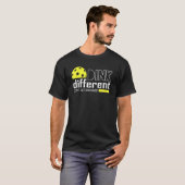 Funny Pickleball Pun Dink Different Don't Get Smas Tシャツ (正面フル)