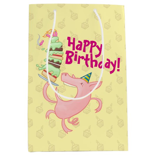 Funny Pig Happy Birthday! Giant Layer Cake Cartoon ミディアムペーパーバッグ (正面)