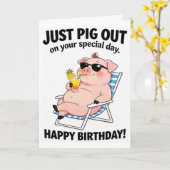 Funny Pig Sunbathing Card - Cute Pig Out Birthday カード (黄色い花)