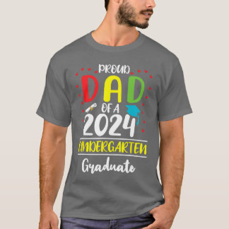 Funny Proud Dad of a Class of 2024 Kindergarten Gr Tシャツ