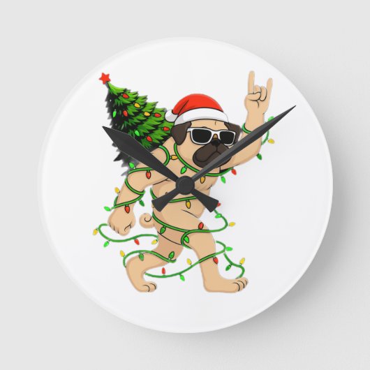 Funny Pug Christmas Lights Tree – Cute Xmas  ラウンド壁時計 (正面)