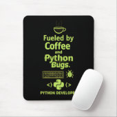 Funny Python Developer – Fueled by Coffee bugs  マウスパッド (マウス)
