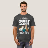 Funny Quilting Art for Men Women Cat Quilt Sewing  Tシャツ (正面フル)