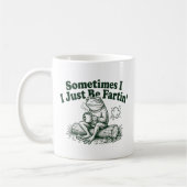 Funny Quirky Frog Gift, Sometimes I Just Be Fartin コーヒーマグカップ (左)