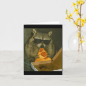 Funny Raccoon Eating Zza Animal Meme Raccoon  カード (黄色い花)