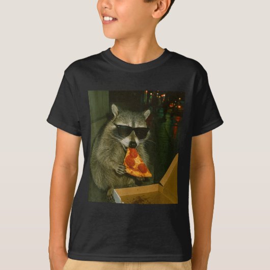 Funny Raccoon Eating Zza Animal Meme  Tシャツ (正面)