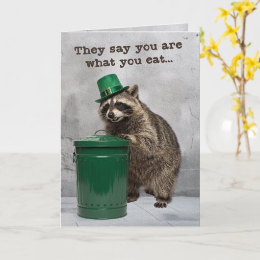 Funny Raccoon Leprechaun Party Card カード (黄色い花)