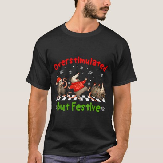 Funny Raccoon Overstimulated But Festive Merry Chr Tシャツ (正面)