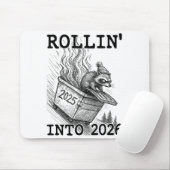 Funny Raccoon Rollin' Into 2026 Dumpster Fire New  マウスパッド (マウス)