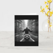 Funny Raccoon Selfie With Bigfoot 67 Six Seven Mem カード (黄色い花)