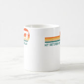 Funny Retired My Retirement Plan Sewing Quilting R コーヒーマグカップ (中央)