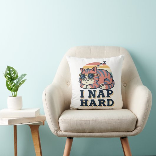 Funny Retro Cat Square Throw Pillow クッション (椅子)
