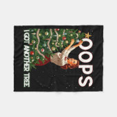 Funny Retro Christmas Oops I Got Another Tree  フリースブランケット (正面(横))