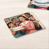 Funny Retro Friends Celebrating a Birthday スクエアペーパーコースター (アングル)