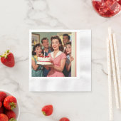 Funny Retro Friends Celebrating a Birthday 縁ありカクテルナプキン (インサイチュ)