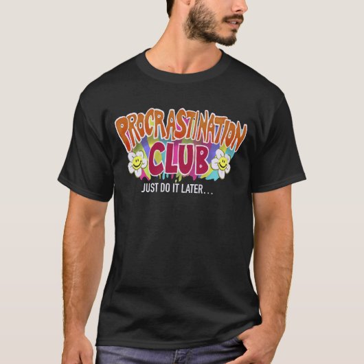 Funny Retro Procrastination Club Rainbow  Tシャツ (正面)