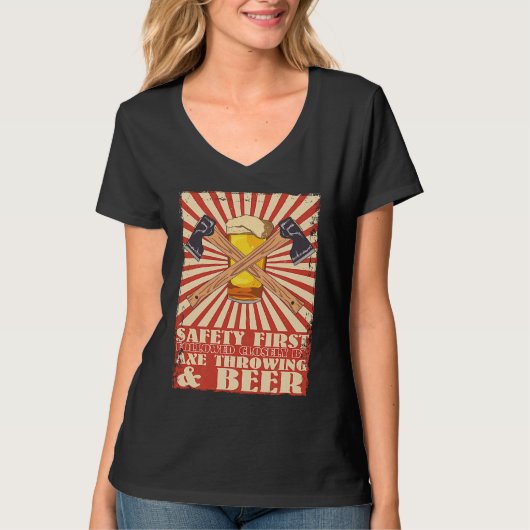 Funny Retro Safety First Axe Throwing and Beer Vik Tシャツ (正面)