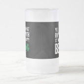 Funny Rhymes With St Patrick's Day Beer Pun フロストグラスビールジョッキ (中央)