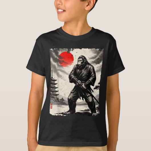 Funny Samurai Bigfoot Japanese Art Graphic Tee Ani Tシャツ (正面)
