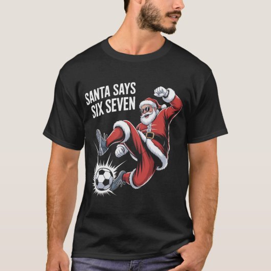 Funny Santa Soccer Kicking Ball Graphic Tee | Chri Tシャツ (正面)
