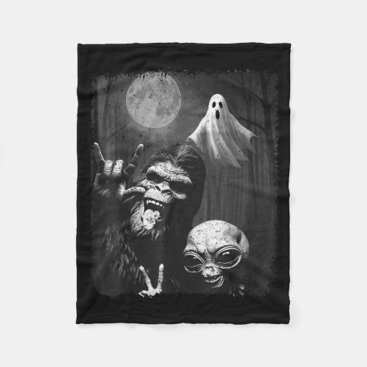Funny Sasquatch & Alien Rock On Hand Sign Ghos フリースブランケット (正面)