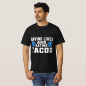 Funny Saving Lives And Eating Tacos EMT  Tシャツ (正面フル)