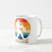 Funny Saxquatch A Sax And A Sasquatch Playing A Mu コーヒーマグカップ (正面右)