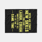 Funny Saying With Age Comes New Skills Sarcastic W フリースブランケット (正面(横))