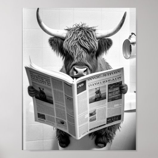 Funny Scottish Highland Cow in Bathroom Wall Art ポスター (正面)