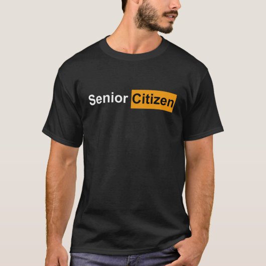 Funny Senior Citizen Gift for Old Elderly Retired  Tシャツ (正面)