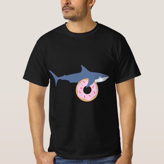 Funny Shark Carrying Donut Cute Food Gift  Tシャツ (正面)