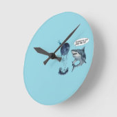 Funny shark diver lunch time :nice bubbles bro ラウンド壁時計 (傾斜)