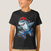 Funny Shark On Roller Skates Cute Cool Skater Anim Tシャツ (正面)