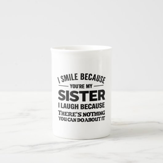 Funny Sister Mug – “I Smile Because You’re My Sist ボーンチャイナマグカップ (正面)