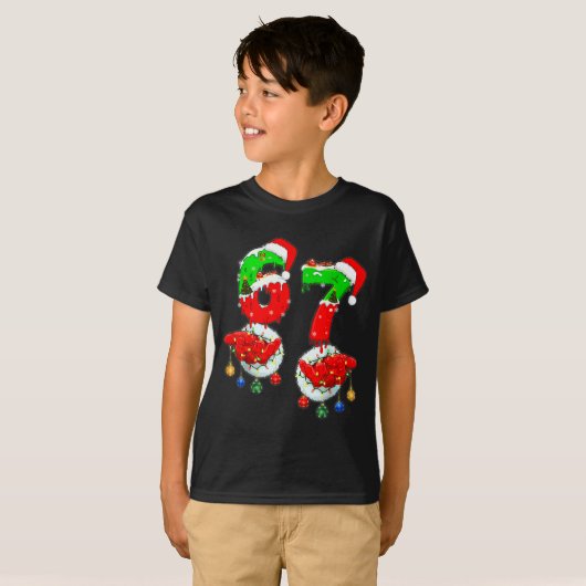 Funny Six Seven 67 Meme 6 7 Christmas Santa Hand B Tシャツ (正面フル)