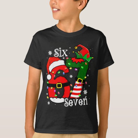 Funny Six Seven 67 Meme 6 7 Elf Santa Christmas Pa Tシャツ (正面)