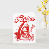 Funny Skeleton Stay Sitive Shark Beach Motivationa カード (黄色い花)