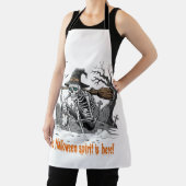 Funny Skeleton Witch Drinking Coffee | Spooky Hall エプロン (インサイチュ)