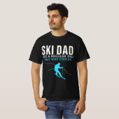 Funny Ski Dad - Skier T for Men  Tシャツ (正面フル)