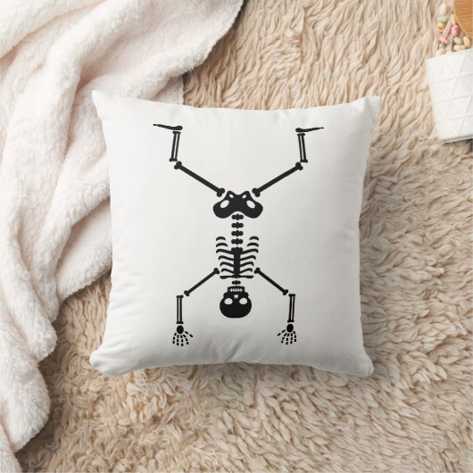 Funny skull doing handstand クッション (ブランケット)