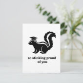 Funny Skunk Graduation Card So Stinking Proud シーズンカード (スタンド正面)
