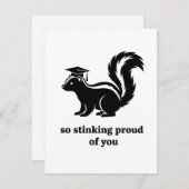 Funny Skunk Graduation Card So Stinking Proud シーズンカード (正面/裏面)