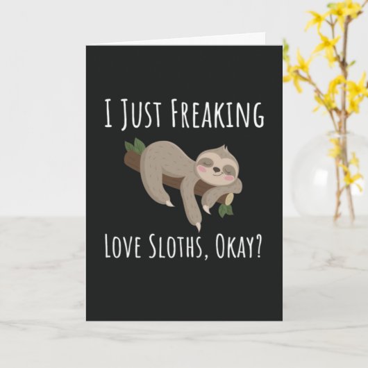 Funny Sloth Cards Humorous Animal Happy Humor カード (黄色い花)
