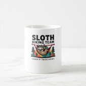 Funny Sloth Hiking - This funny sloth hiking gift コーヒーマグカップ (中央)