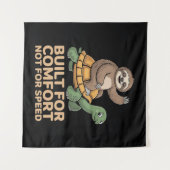 Funny Sloth Riding Turtle タペストリー (正面(横))