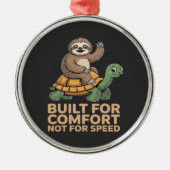 Funny Sloth Riding Turtle メタルオーナメント (正面)