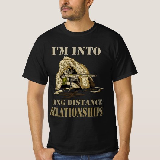 Funny Sniper Camo Long Distance Relationship Gun L Tシャツ (正面)