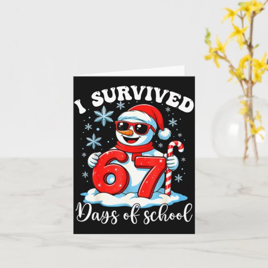 Funny Snowman I Survived 67 Days Of School Holiday カード (黄色い花)