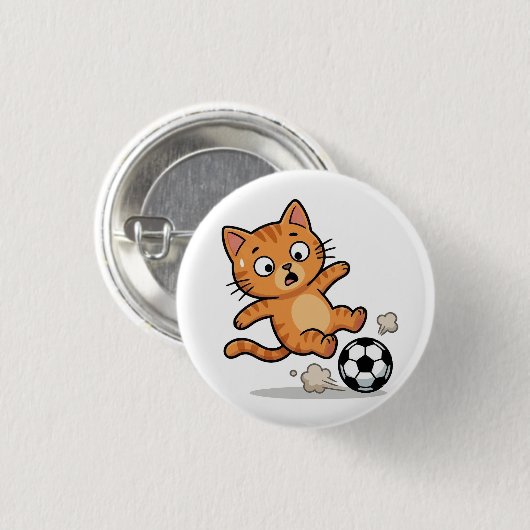 Funny Soccer Cat Kicking Ball Button 缶バッジ (正面&裏面)