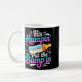 Funny Soon To Be Dad Gif My Humn' Put The Bump In コーヒーマグカップ (左)
